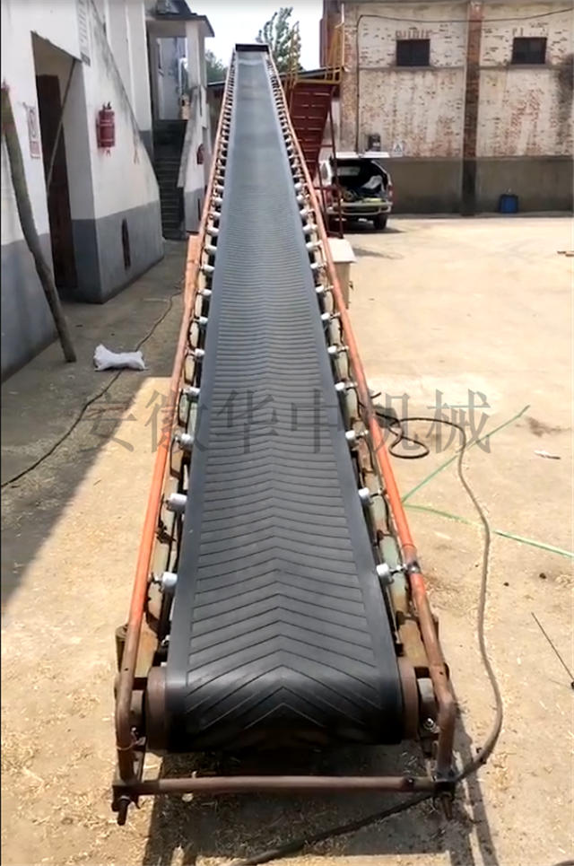 粮库登高皮带输送机修理后正面图片