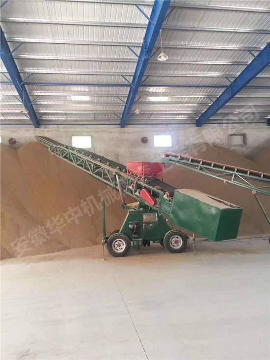 转向装仓伸缩式皮带输送机工作场景