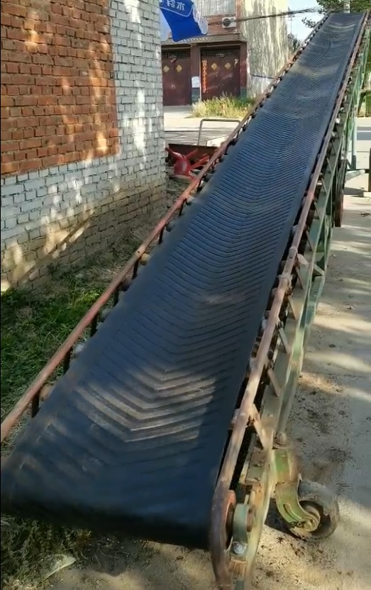 修理好后的登高移动式皮带机输送带