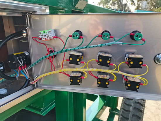 新型环保除尘清粮振动筛的电气控制箱接线图