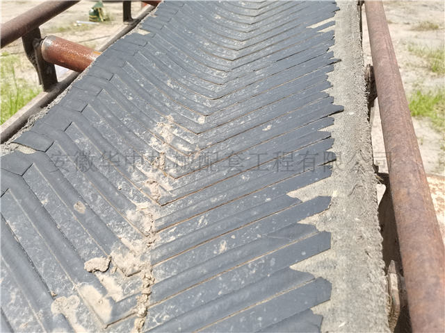 登高粮食皮带输送机输送带更换前图片