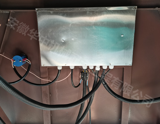 输送机的电气控制箱后视图片