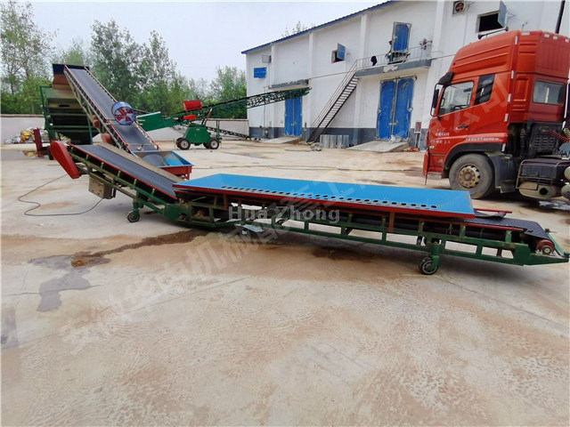 粮库中的卸粮皮带输送机-带水印