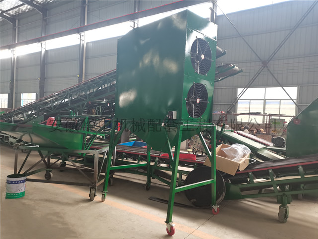 车间中的复合环保吹粮风机图片