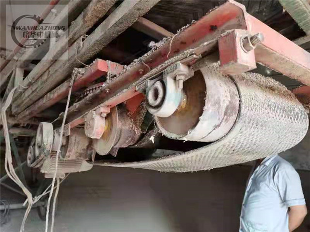 09年9米转抛移动式皮带输送机的修理前状态