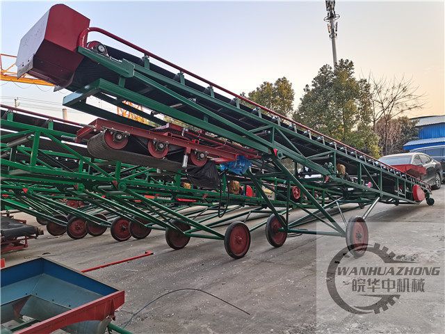 粮库中的登高抛粮移动式皮带输送机