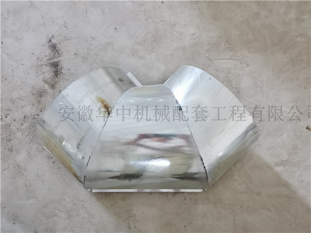 90&deg;的弯头由优质热镀锌钢板冲压、折弯、焊接而成