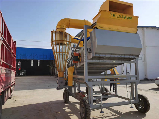 环保除尘清粮振动筛后视图