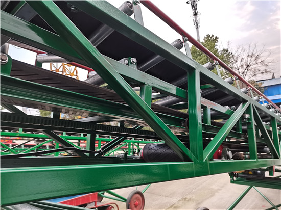 登高伸缩皮带输送机上的托辊
