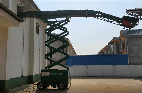 液压补仓粮食皮带输送机工作场景图片