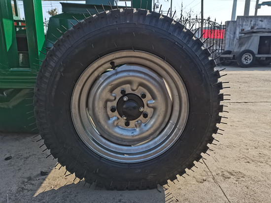 环保除尘清粮振动筛的行走轮胎图片