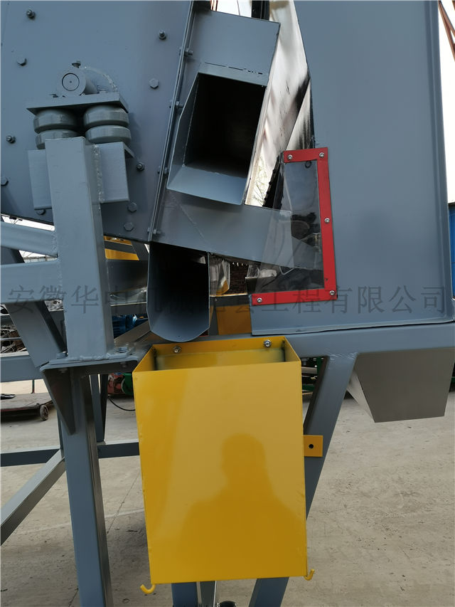 环保清粮振动筛杂质出口