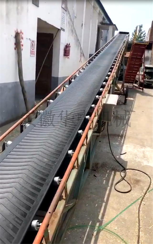 粮库登高皮带输送机修理后图片