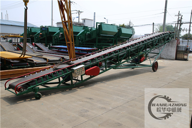 厂区内的登高伸缩移动式皮带输送机