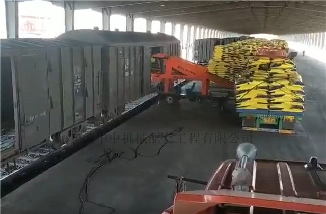 装车输送机工作现场