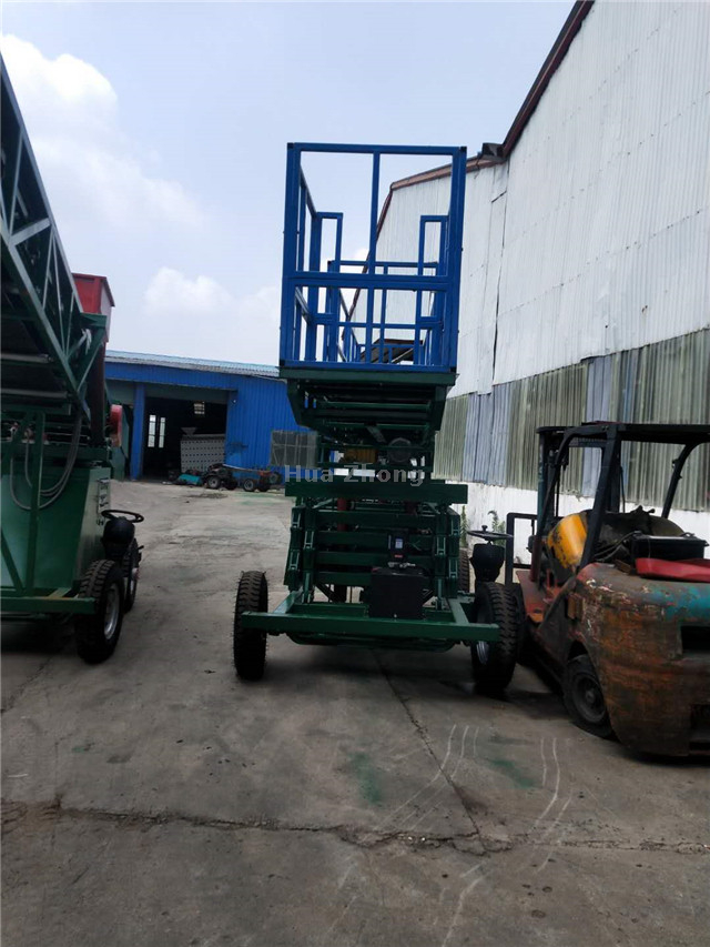 伸缩移动式升降平台车的后视图片