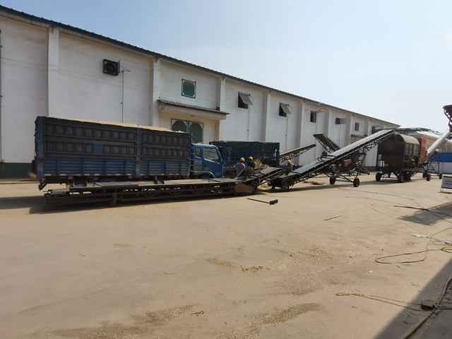 输送机流水线图片