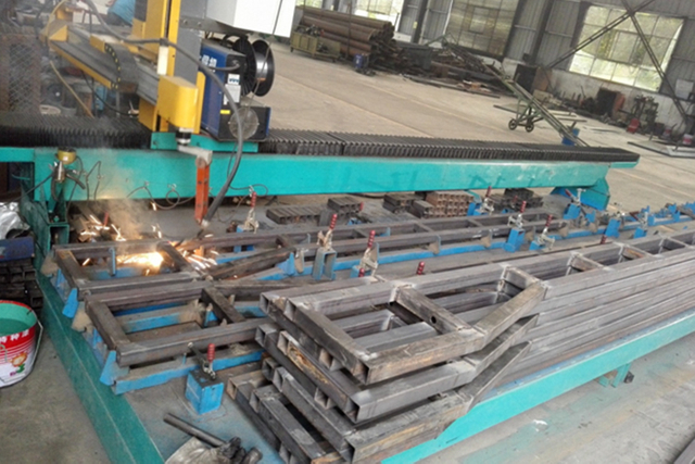 华中四轴机器人自动焊接机