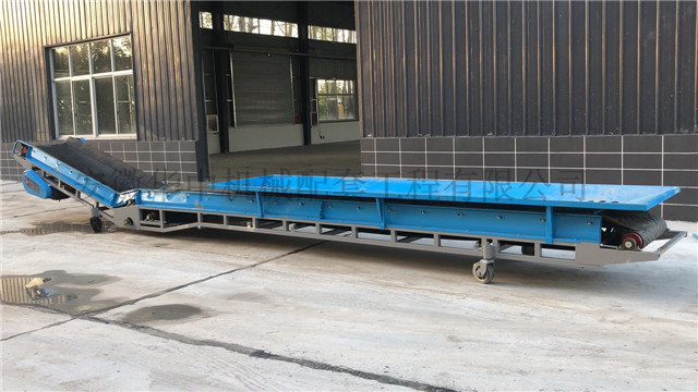 运抵粮库的卸粮皮带输送机图片 运抵粮库的卸粮皮带输送机图片