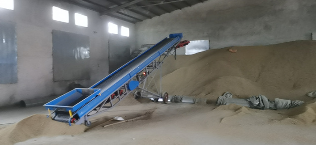 登高抛粮皮带输送机图片