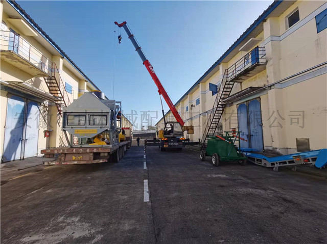 南阳某粮库购买安徽华中机械皮带输送机，卸粮机，环保清粮振动筛案例