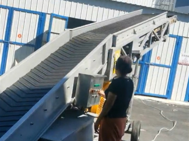 装车皮带输送机调试现场_副本