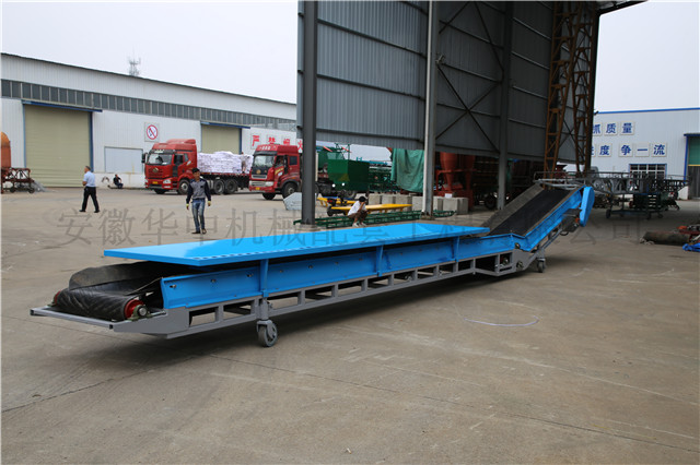 工厂中的卸粮皮带输送机图片