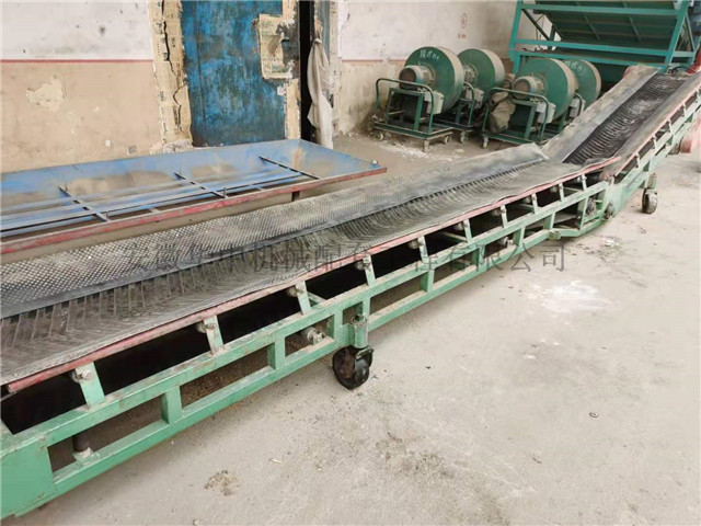 修理好后的17米卸粮移动式皮带输送机的新输送带