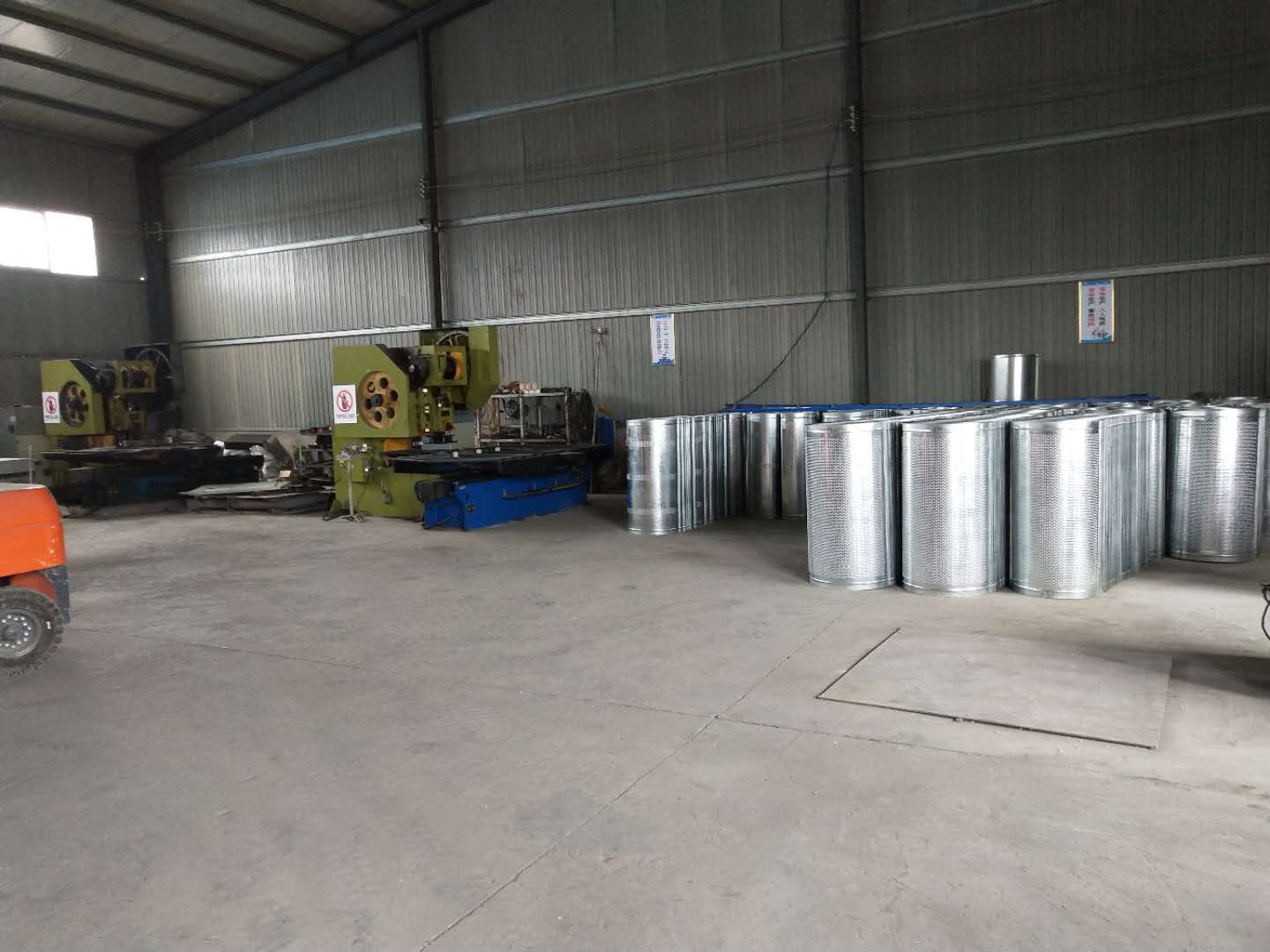 地上笼生产车间