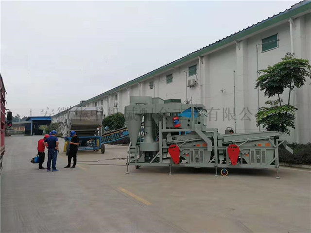 复式双比重粮食筛选机工作现场图片