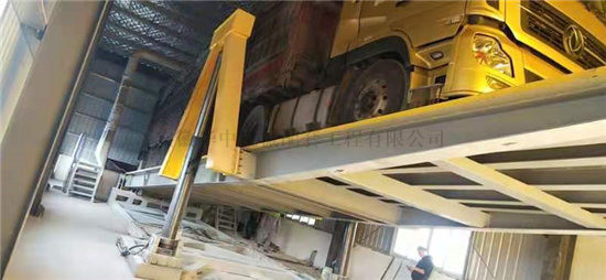 液压翻板卸车机工作图片