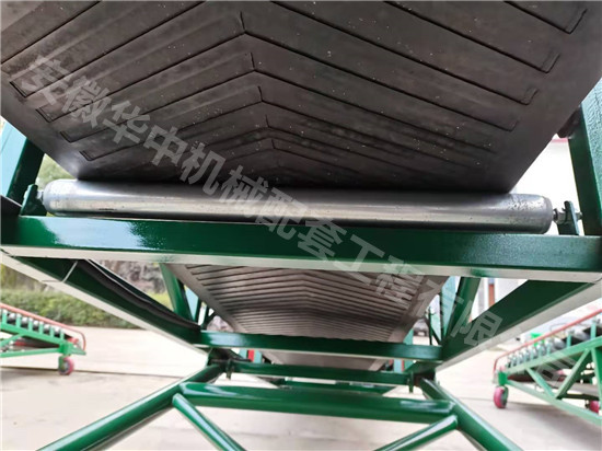登高输送机上的水平托辊