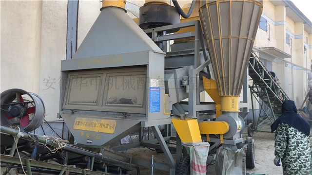 环保除尘清粮振动筛案例（三层筛板））