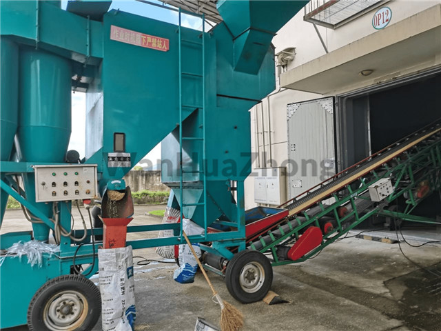 谷物风选清粮机在粮库中