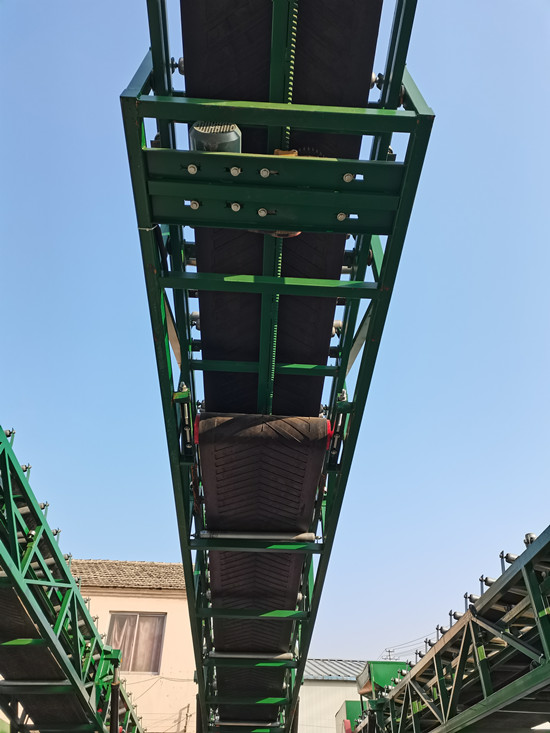 机架下严禁站人