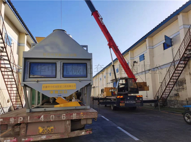 刚运抵粮库中的环保三层除尘清粮机图片